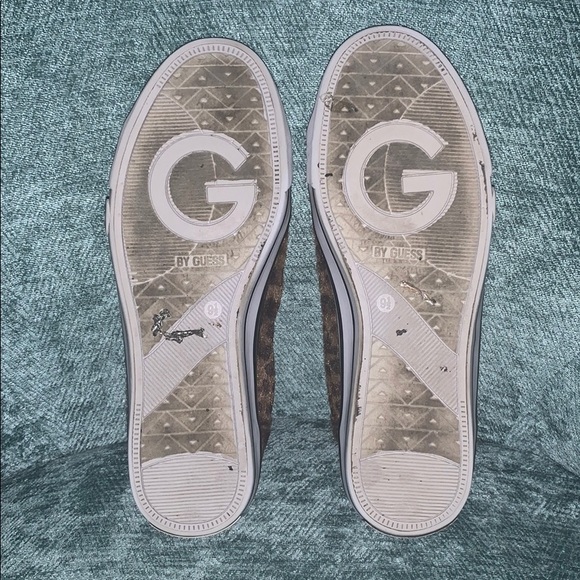 🔥 END OF SUMMER SALE PRICE $16🔥
 G By Guess Sneakers - Picture 5 of 8